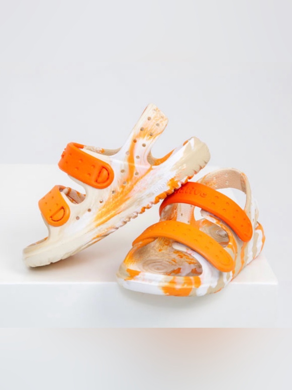 Native Chase water sand friendly strap sandals shoes size 7 - orange marbled